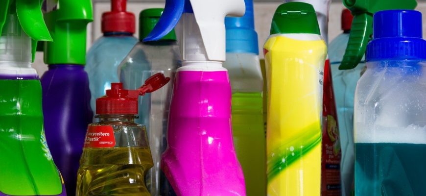 Come usare in sicurezza detergenti, disinfettanti ed igienizzanti