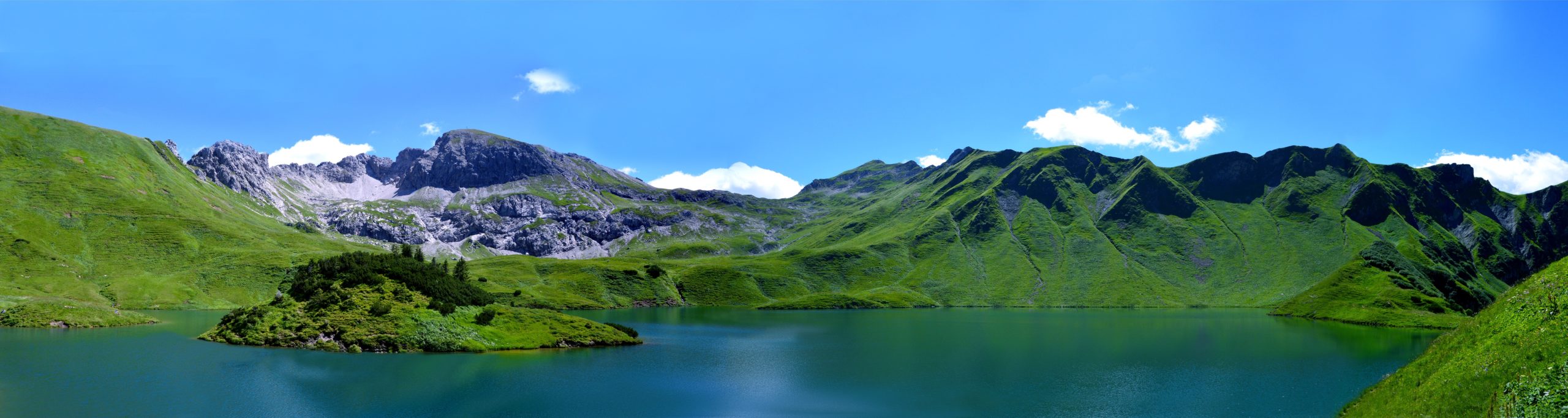Montagne con lago Sfondo - Sanifica Naturale
